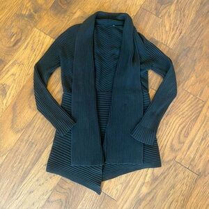 🔲 White House Black Market Classic Cardigan
